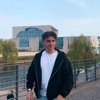 Niels  zoekt een Kamer / Studio / Huurwoning / Appartement in Haarlem